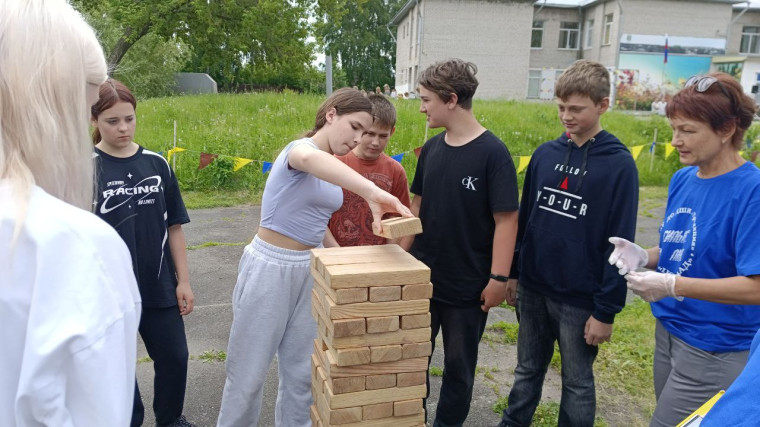 "Сильные люди".